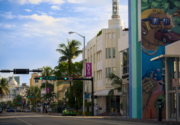 South-Beach-Collins-Ave-8th-Street-Mural-2 - credit Greater Miami Convention & Visitors Bureau